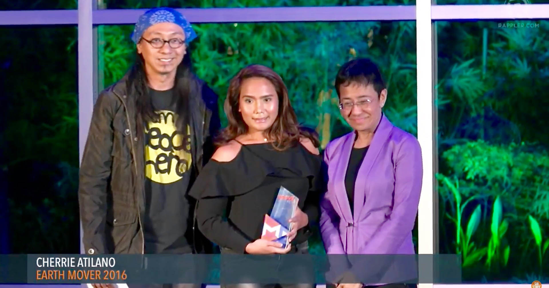 EARTH MOVER. Cherrie Atilano receives the Rappler Earth Mover Award for her work in AGREA. Screenshot courtesy of Rappler.