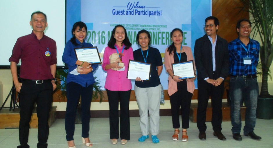 Iris Jane Calungsod (third from right) with Ulderica Alviola (second right) receiving the Silver Award for Best Thesis