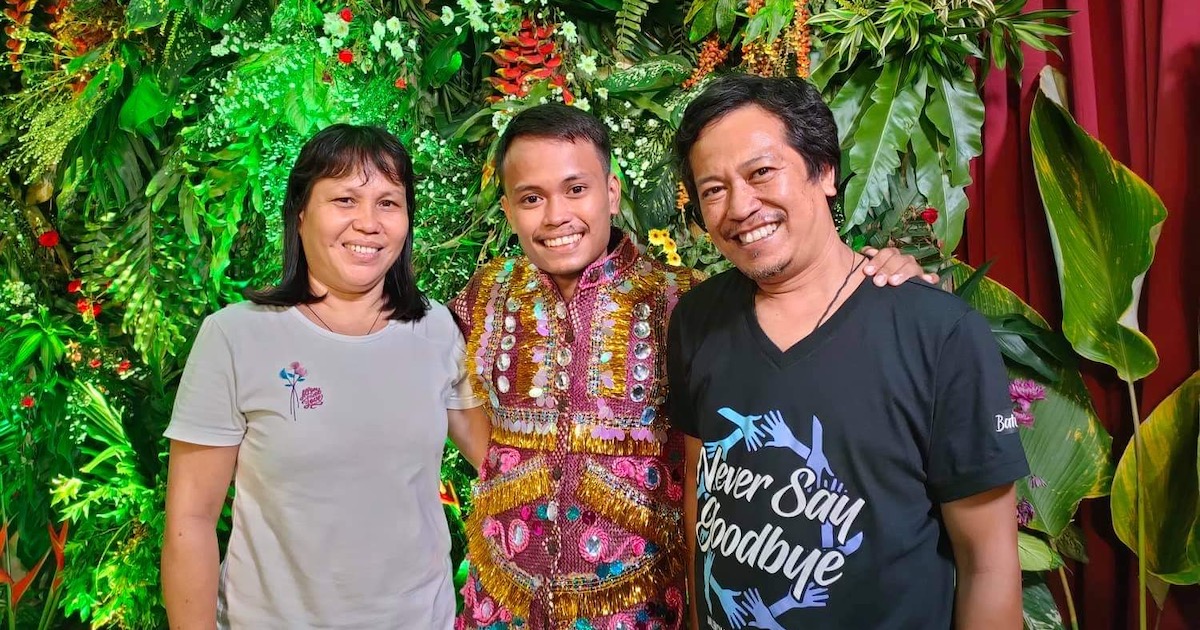 VSU Class 2020 Valedictorian (center) flanked by his proud parents after the video shoot of the President’s Tribute for the Honor Graduates.