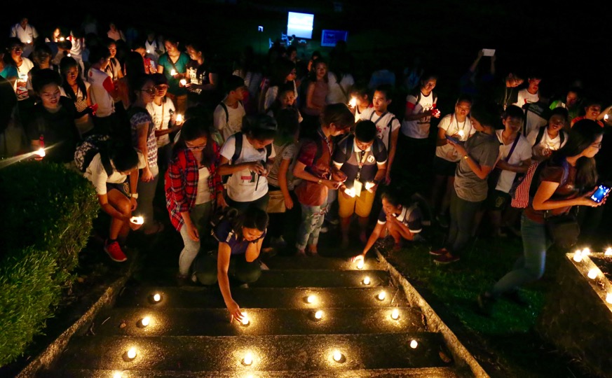 VSU_Candle_Lighting_2.jpg