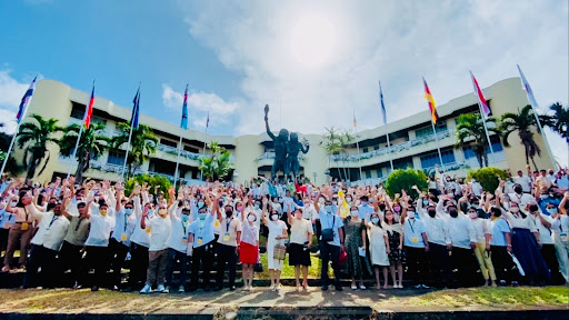 flag raising thumb